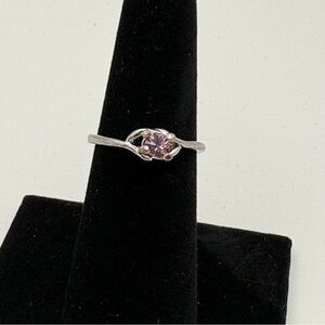 Chic Silver Ring with Pink Gemstone